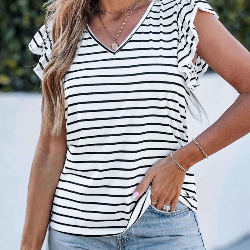 Cupshe Black and White Ruffled Cap Sleeve Tee